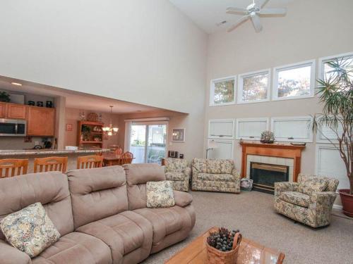 Sea Colony - 53060 Lakeshore