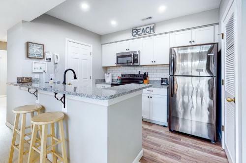 Sea Colony - 17001 Bayberry