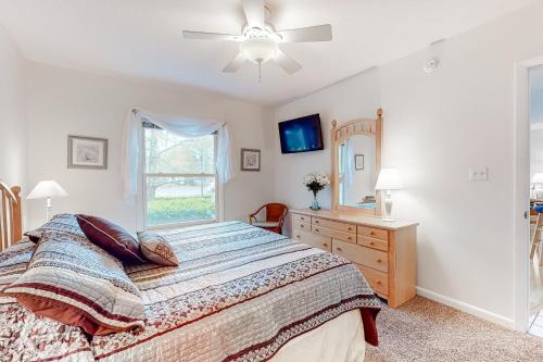 Sea Colony Twin Lakes
