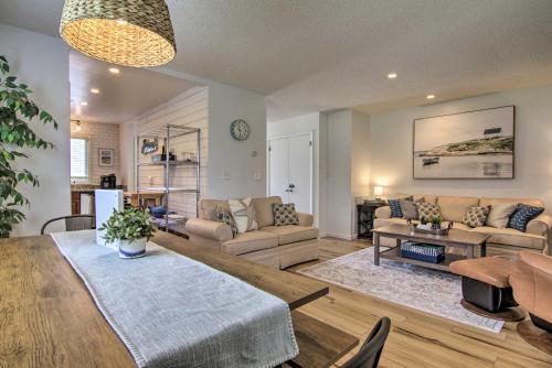 Stylish Townhome About 1 Mi To Beach And Boardwalk!