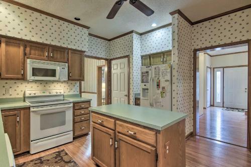 Resort Home With Grill - 1 2 Mi To Bethany Beach