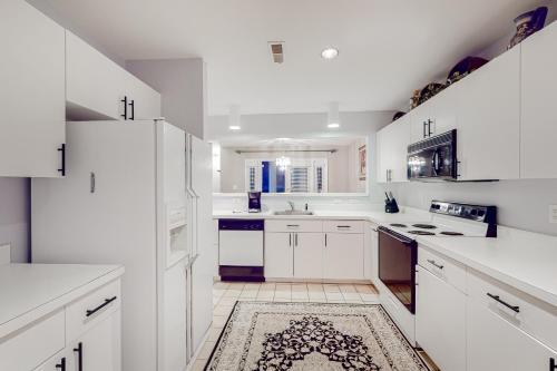Sea Colony - 53010 Lakeshore