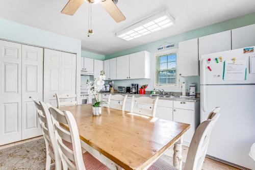 Bahamas Beach Cottages - 602 New Providence