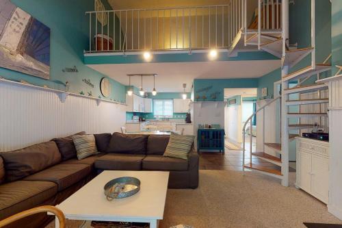 Sea Colony Racquet II