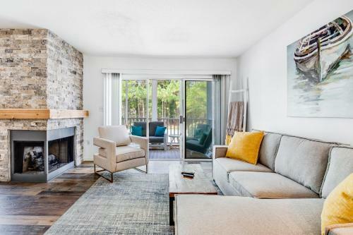 Sea Colony - 18002 Lakeview