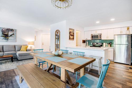 Sea Colony - 18002 Lakeview