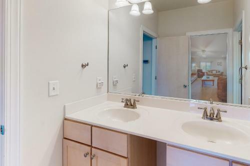 Quillens Point - 38759 Apple