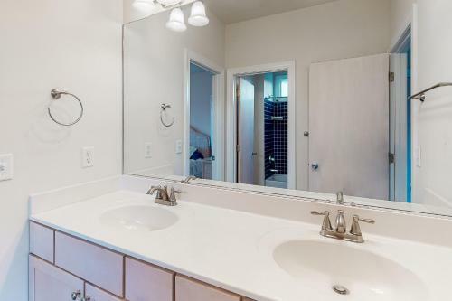 Quillens Point - 38759 Apple