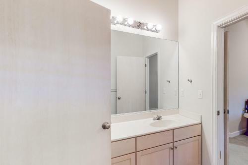 Quillens Point - 38759 Apple