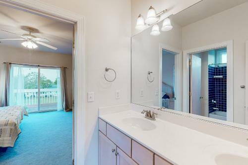 Quillens Point - 38759 Apple