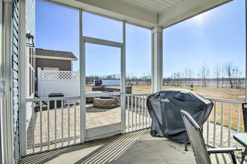 Charming Townhome With Patio, Less Than 5 Mi To Beach!