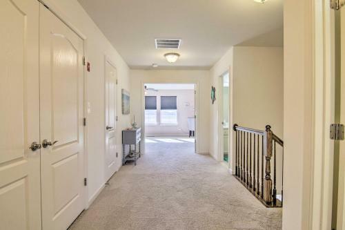 Charming Townhome With Patio, Less Than 5 Mi To Beach!