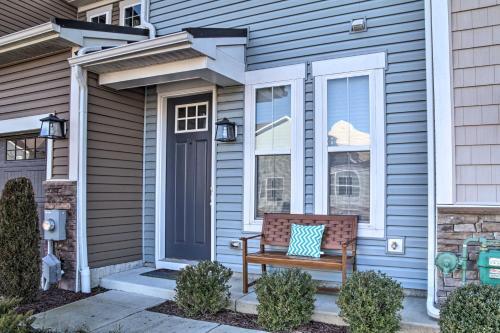 Charming Townhome With Patio, Less Than 5 Mi To Beach!