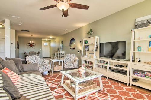 Charming Townhome With Patio, Less Than 5 Mi To Beach!