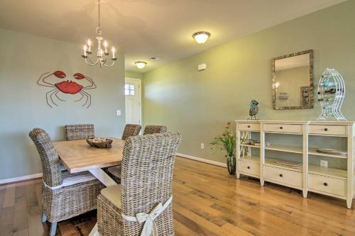 Charming Townhome With Patio, Less Than 5 Mi To Beach!