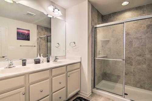 Charming Townhome With Patio, Less Than 5 Mi To Beach!