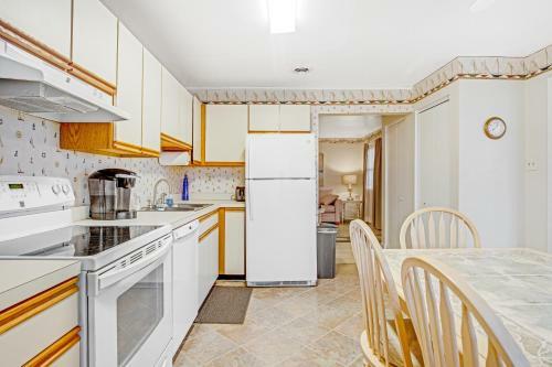 37534 Lighthouse Rd #202