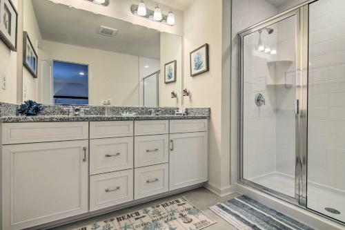 Modern Retreat With Pool Access And 4 Mi To Beach