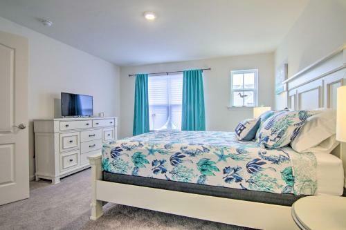 Modern Retreat With Pool Access And 4 Mi To Beach