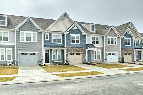 Modern Retreat With Pool Access And 4 Mi To Beach