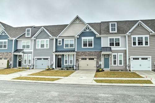 Modern Retreat With Pool Access And 4 Mi To Beach