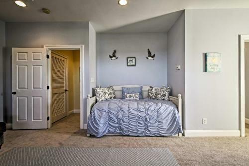 Selbyville Golf Course Home With Deck And Pool Access!