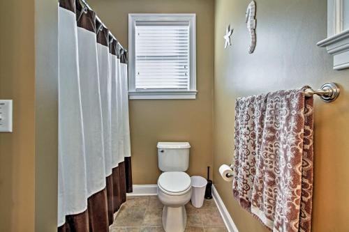 Selbyville Golf Course Home With Deck And Pool Access!