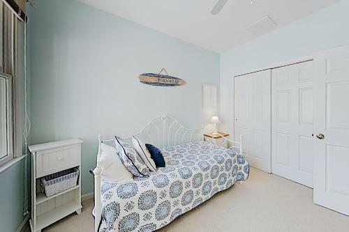 New Listing! Waterfront Home With Screened Porch Home