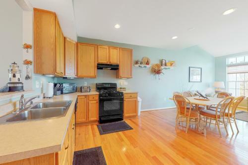 Bayview Landing - 37484 Oliver