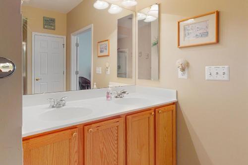 Bayview Landing - 37484 Oliver