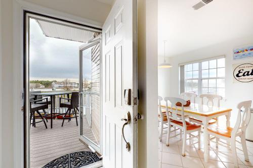 Bethany Bay - 4305 Pettinaro