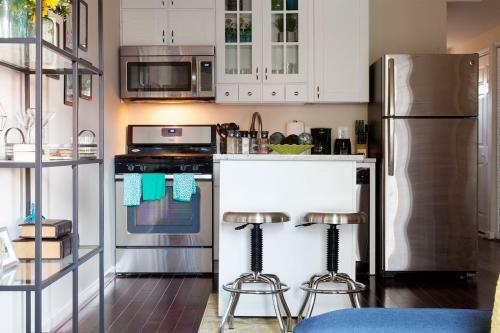 Apartamento ** Stacked Rowhome ** Up & Coming ** Convenience