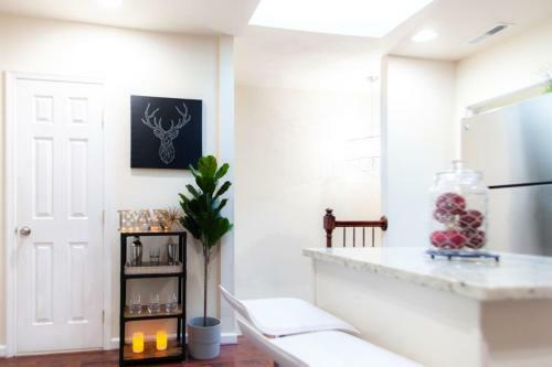 Apartamento ** Stacked Rowhome ** Up & Coming ** Convenience