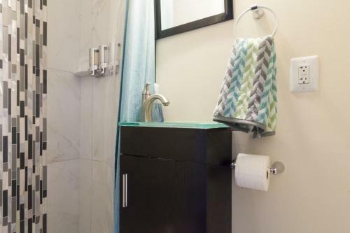 Apartamento ** Stacked Rowhome ** Up & Coming ** Convenience