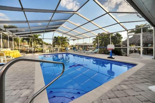 Apollo Beach Home With Pool, Room To Entertain, Pet Friendly! Home