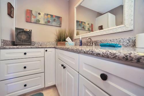 Apollo Beach Home With Pool, Room To Entertain, Pet Friendly! Home