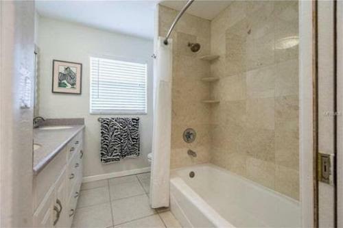 Apollo Beach Home With Pool, Room To Entertain, Pet Friendly! Home
