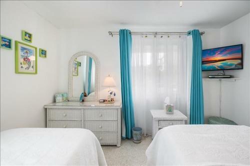 Villa Beach N Bay Home