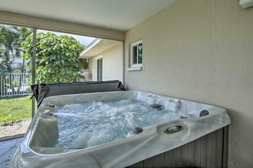 Updated Apollo Beach Home With New Dock And Hot Tub!