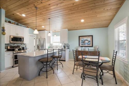 Anna Maria Island Breeze Home