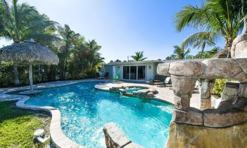 Tortuga Bay By Ami Locals