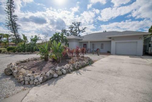 Chic Private Pool Home Minutes To Bonita Beaches