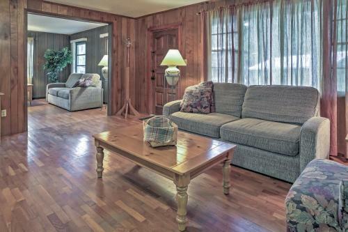 Charming Canalfront Retreat With Double Boat Slip!