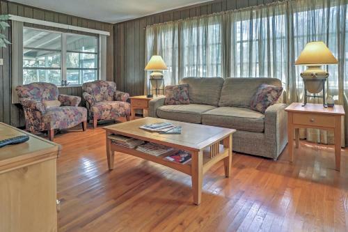 Charming Canalfront Retreat With Double Boat Slip!