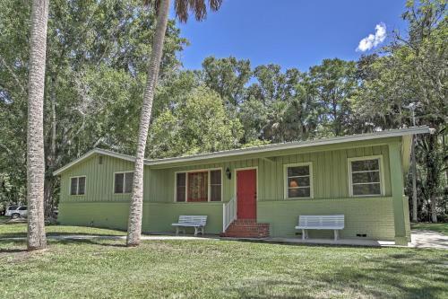 Charming Canalfront Retreat With Double Boat Slip!