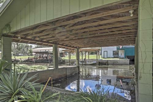 Charming Canalfront Retreat With Double Boat Slip!