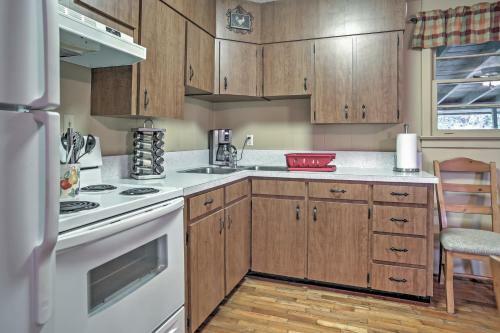 Charming Canalfront Retreat With Double Boat Slip!