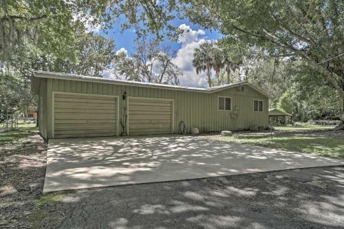 Charming Canalfront Retreat With Double Boat Slip!