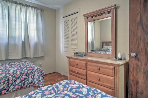 Charming Canalfront Retreat With Double Boat Slip!