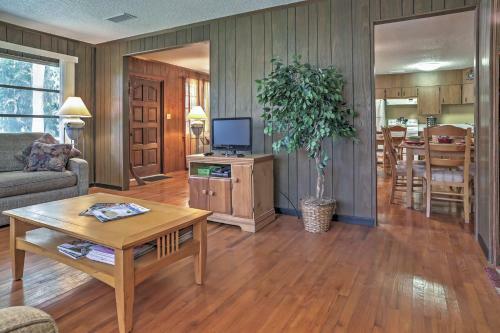 Charming Canalfront Retreat With Double Boat Slip!